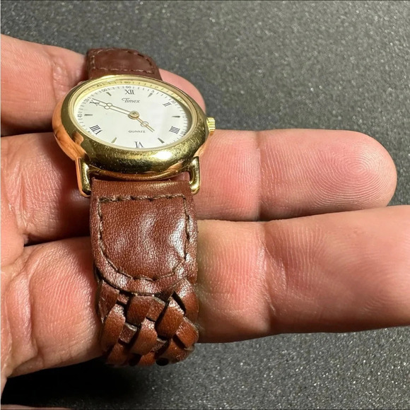 Timex Ladies Quartz Watch Gold Tone White Roman Numeral Dial Working New Battery - Picture 4 of 9